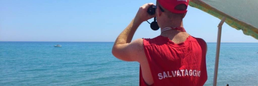 Maglietta e Costume Salvataggio per Bagnini e Bagnine. Nuova Linea SwimmerShop.
