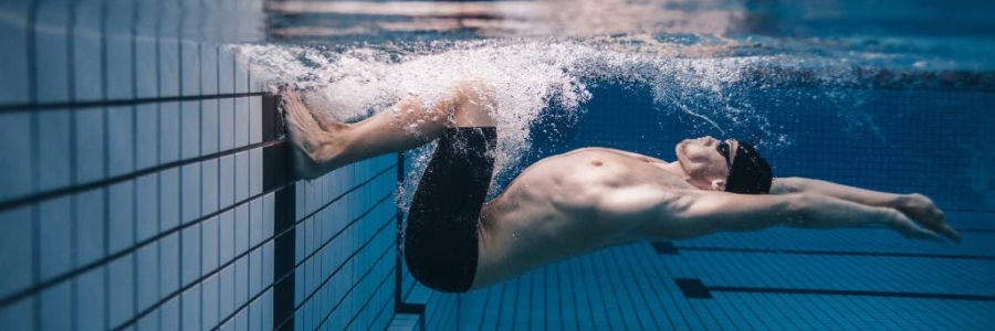 Nuoto:  la spinta dal muro, come migliorarla in 13 mosse