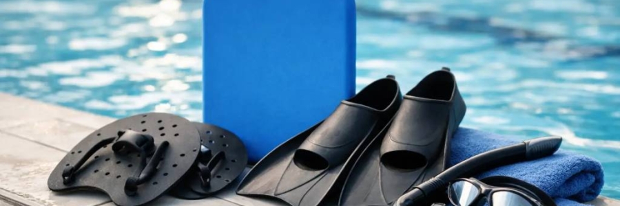 Attrezzi nuoto per tecnica stile libero