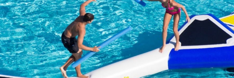 I giochi gonfiabili da piscina più divertenti? Guarda questi!