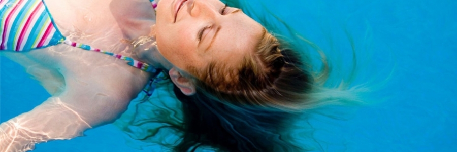 Come difendere pelle e capelli dagli effetti del cloro?