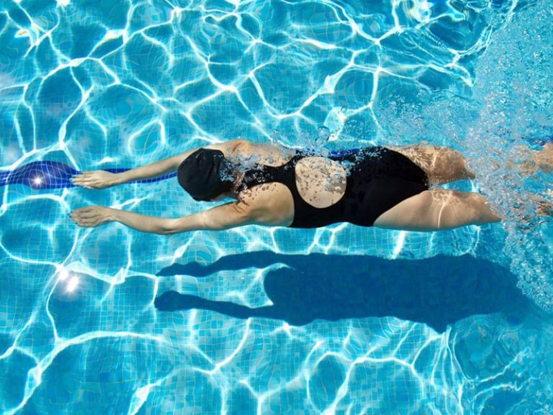 8 Benefici del Nuoto che Migliorano la Salute e 5 Suggerimenti per Migliorare.