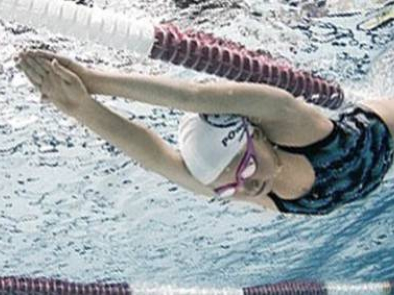 Quinto Stile: Usare una Monopinna Nuoto e Controllare il Respiro