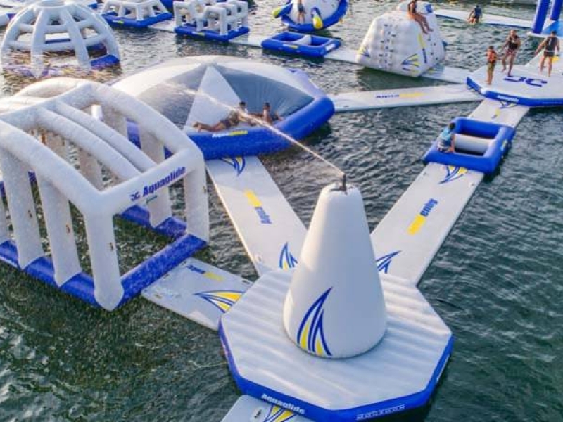 Piattaforme gonfiabili Aquaglide: divertimento e sicurezza