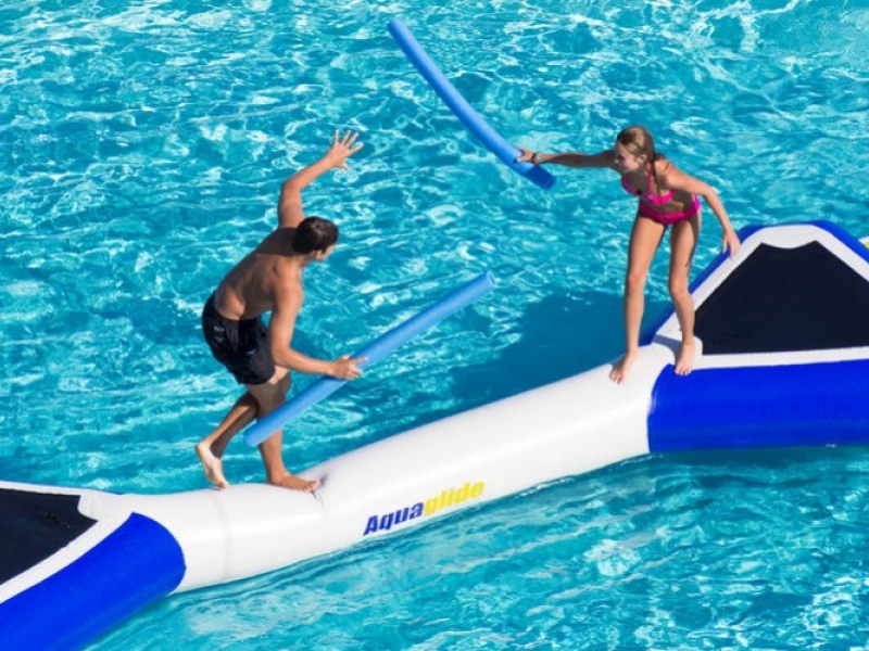 I giochi gonfiabili da piscina più divertenti? Guarda questi!