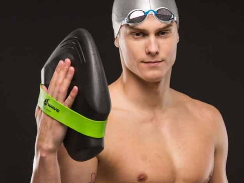 Attrezzi migliori per il nuoto: 5 cose che dovresti usare in allenamento